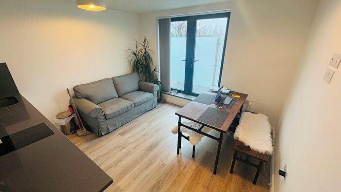 1 Bedroom Flat To Rent In Balham High Road, London, SW12