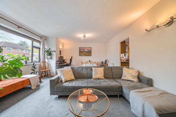 1 Bedroom Flat For Sale In Castlebar Road, Ealing, London, W5