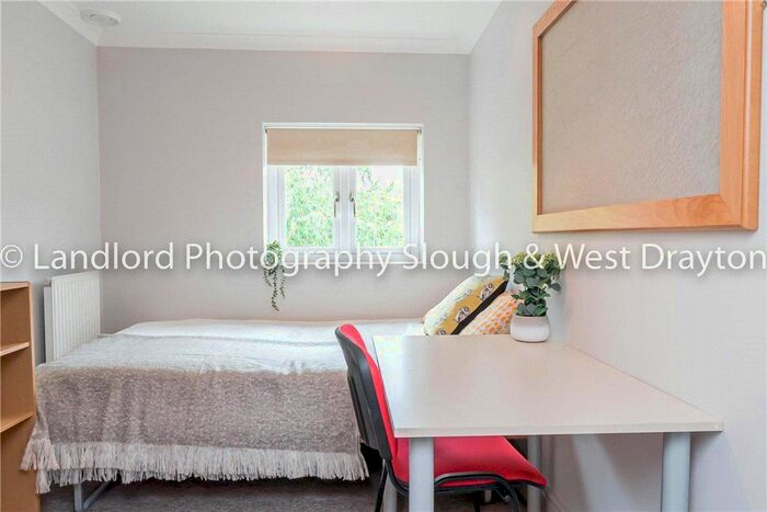 1 Bedroom Property To Rent In Park Barn East, Guildford, Surrey, GU2