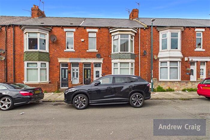3 Bedroom Flat For Sale In Armstrong Terrace, South Shields, NE33