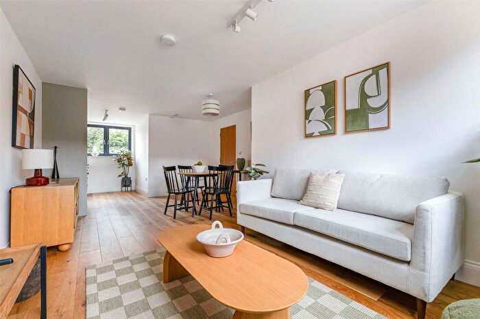 1 Bedroom Maisonette For Sale In Hindhead, GU26