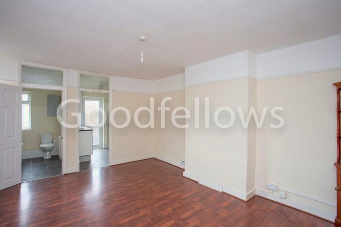2 Bedroom Maisonette To Rent In Edmund Road, Mitcham, CR4