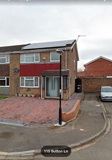 2 Bedroom Detached House To Rent In Sutton Lane, Slough, SL3