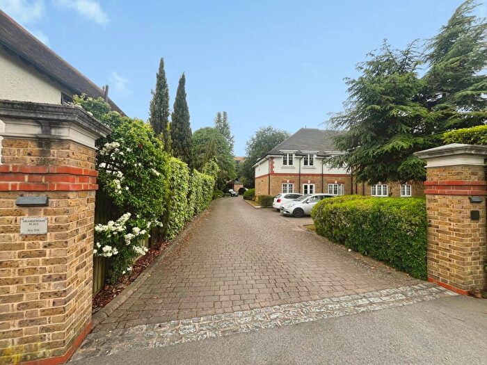 2 Bedroom Apartment For Sale In Cookham Road, Maidenhead, Berkshire, SL6