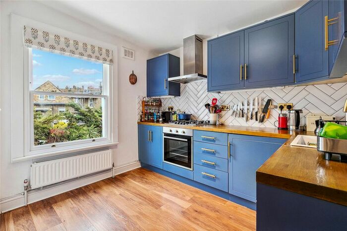 2 Bedroom Flat To Rent In Tregothnan Road, London, SW9