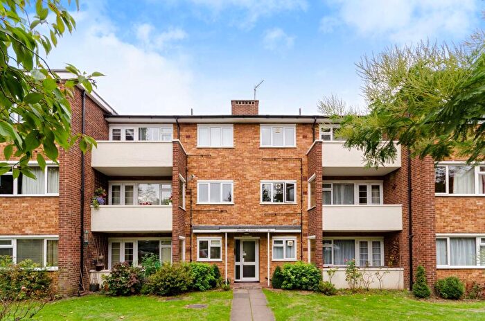 3 Bedroom Flat To Rent In Maple Road, Surbiton, KT6