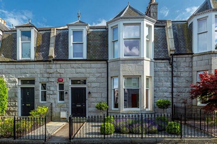 4 Bedroom Terraced House To Rent In Carlton Place, Aberdeen, AB15