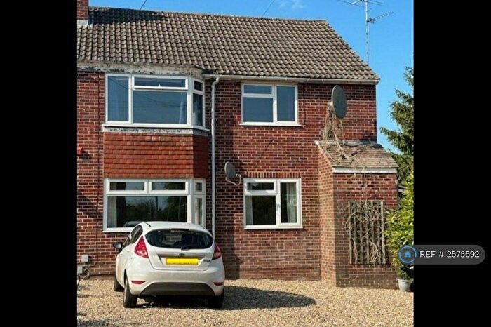 2 Bedroom Maisonette To Rent In Highwood Close, Newbury, RG14