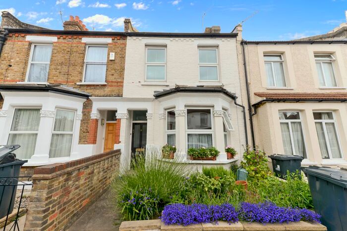 2 Bedroom Flat To Rent In Hessel Road, London, W13