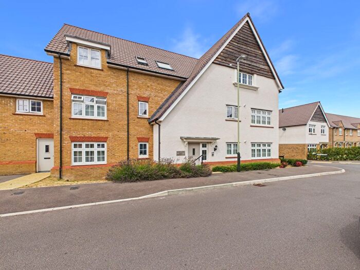 2 Bedroom Flat For Sale In Honeysuckle Avenue, Cheltenham, GL53