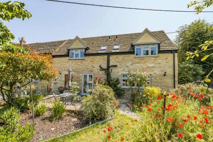 3 Bedroom Cottage For Sale In Burford Road, Brize Norton, Oxfordshire, OX18
