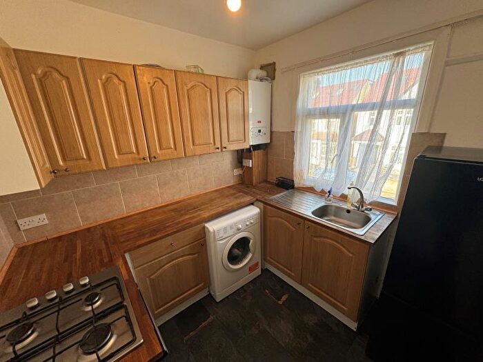 2 Bedroom Flat To Rent In Lyndhurst Road, Wood Green, N22