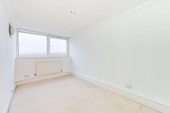 2 Bedroom Flat For Sale In Greenwich Heights, Shooters Hill, London, SE18