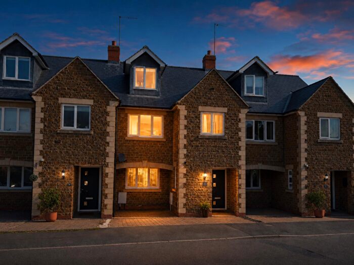 3 Bedroom Town House For Sale In Port Road, Duston, Northampton, NN5