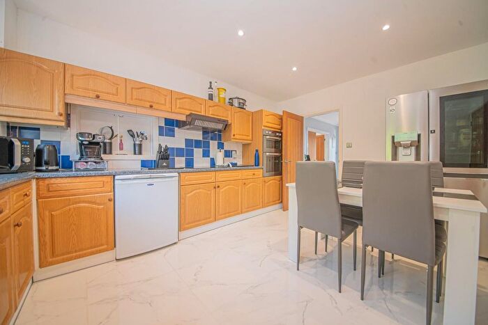 4 Bedroom Detached House For Sale In Cedar Wood Close, Fair Oak, Eastleigh, SO50
