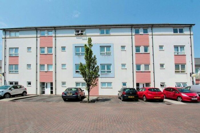 2 Bedroom Flat To Rent In Guillemot Road, Bristol, BS20