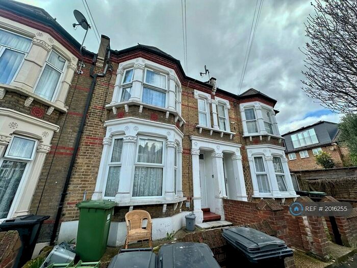 Studio To Rent In Bartram Road, London, SE4