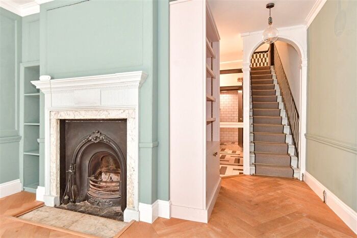 3 Bedroom Town House For Sale In St. Alphege Lane, Canterbury, Kent, CT1