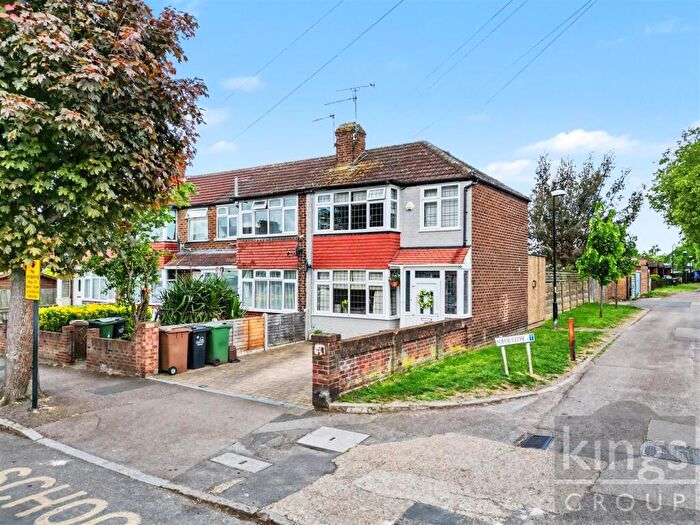 2 Bedroom House For Sale In York Road, London, E4