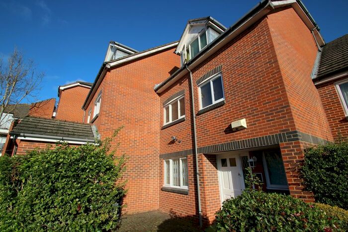 4 Bedroom Town House To Rent In Holders Hill Crescent, Hendon, London, NW4