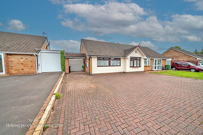 3 Bedroom Semi-detached Bungalow For Sale In Birchcroft, Walsall, WS9