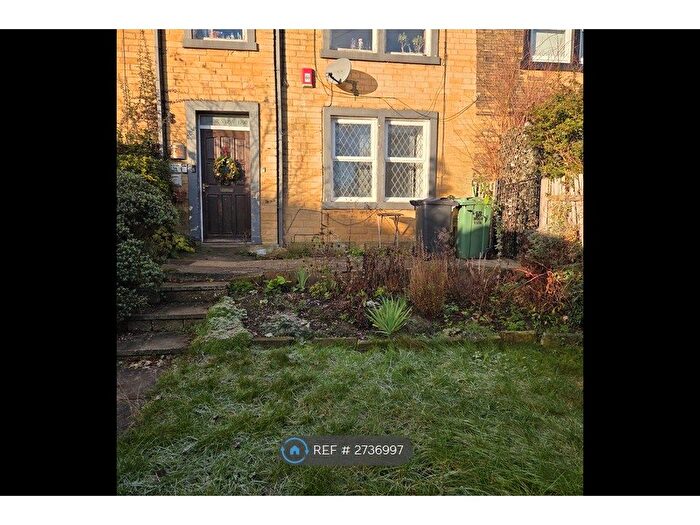 2 Bedroom Flat To Rent In Moor View, Armley, Leeds, LS12