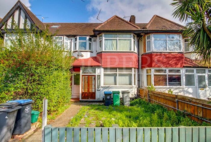 2 Bedroom Maisonette For Sale In Neasden Lane North, London, NW10
