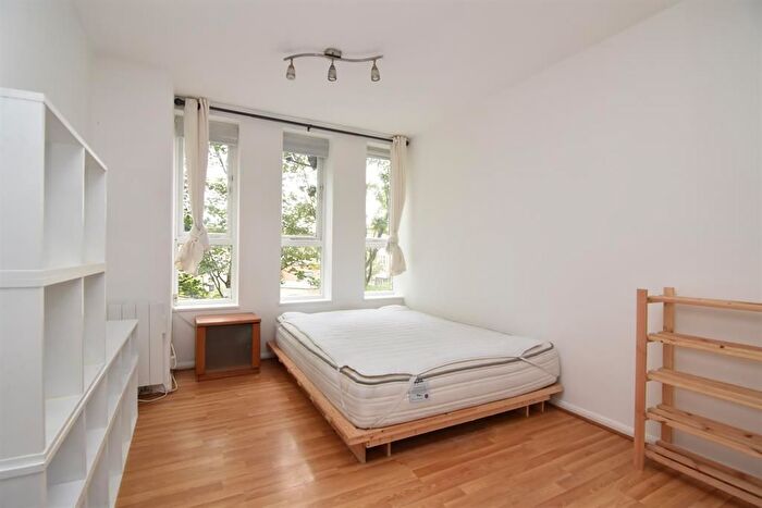 2 Bedroom Flat To Rent In Reachview Close, London, NW1