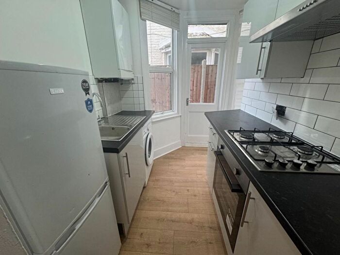 2 Bedroom Flat To Rent In Markhouse Road, London, E17