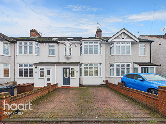 4 Bedroom Terraced House For Sale In Gorseway, Romford, RM7