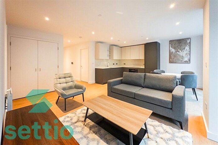 2 Bedroom Apartment To Rent In Park View, M4