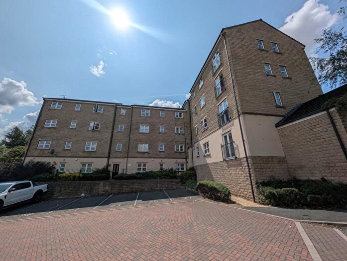 2 Bedroom Flat To Rent In Laithe Hall Avenue, Cleckheaton, BD19