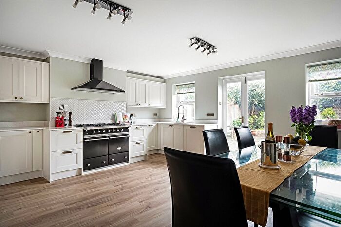 4 Bedroom Detached House To Rent In Stott Close, SW18