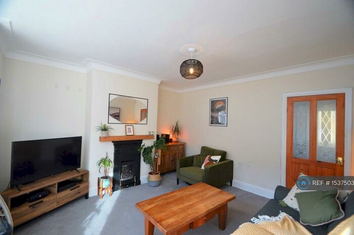 3 Bedroom Terraced House To Rent In Norman Mount, Leeds, LS5