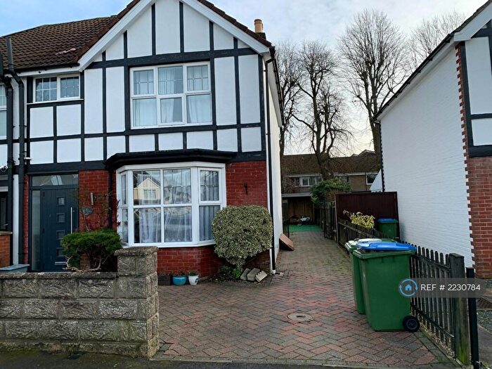 4 Bedroom Semi-Detached House To Rent In Lansdowne Road, Southampton, SO15