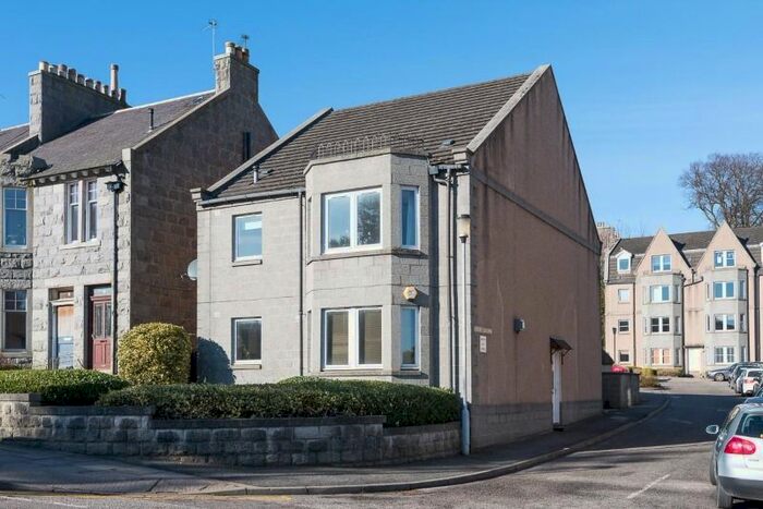 2 Bedroom Flat To Rent In Albury Gardens, Ferryhill, Aberdeen, AB11