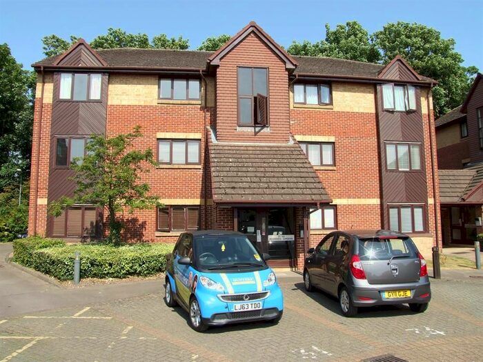 1 Bedroom Flat To Rent In Rossignol Gardens, Carshalton, Surrey, SM5