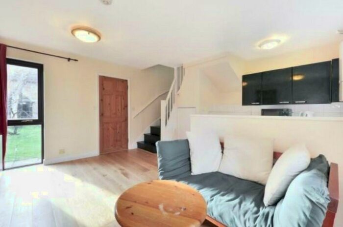 1 Bedroom Terraced House To Rent In Reveley Square, Canada Water, SE16