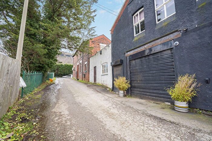 2 Bedroom Flat For Sale In Chester Road, Helsby, Frodsham, WA6