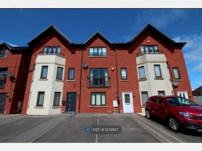 4 Bedroom Terraced House To Rent In Aldeney Close, Dudley, DY1