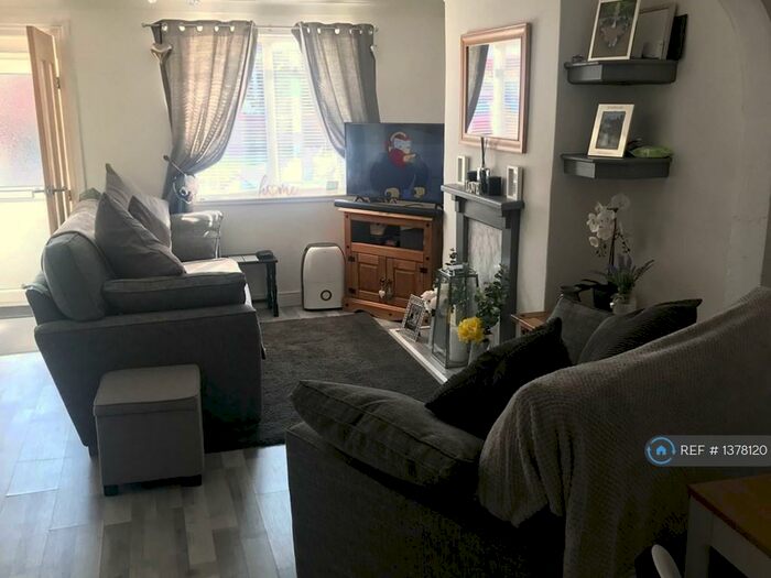 2 Bedroom Semi-Detached House To Rent In Dores Road, Swindon, SN2