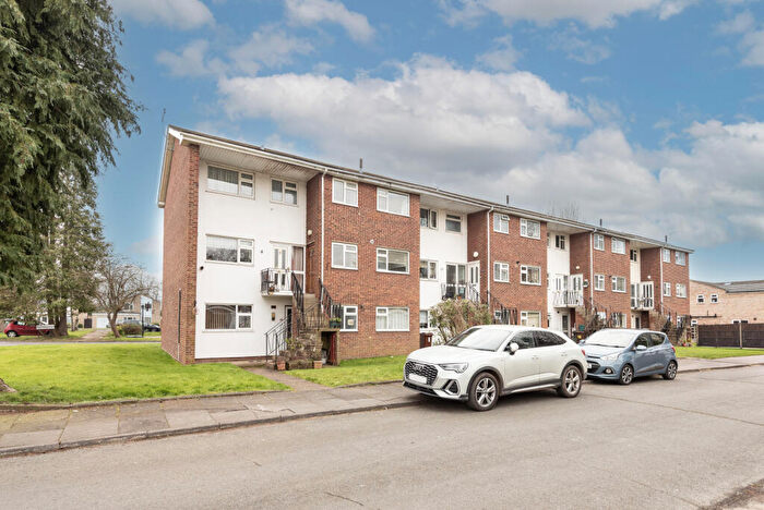 2 Bedroom Apartment To Rent In Rowan Close, St Albans, Hertfordshire, AL4