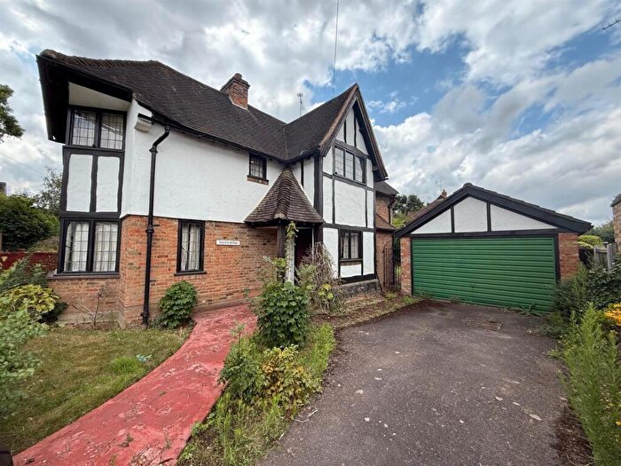 3 Bedroom Detached House For Sale In The Retreat, Hutton, Brentwood, CM13