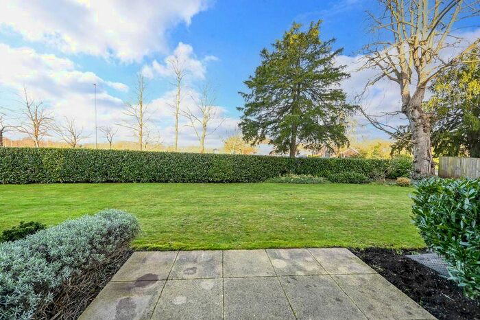 2 Bedroom Flat To Rent In Lindfield Gardens, Guildford, GU1