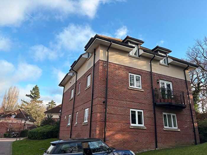 2 Bedroom Flat To Rent In Upper Meadow, Oxford, OX3
