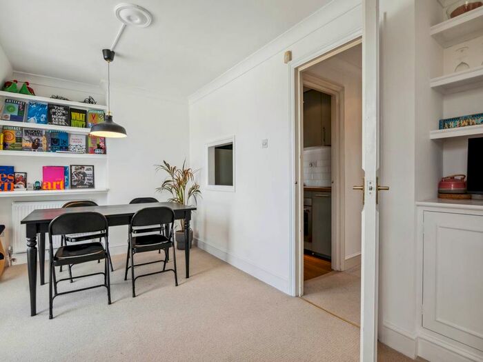 2 Bedroom Flat To Rent In Eardley Crescent, London, SW5