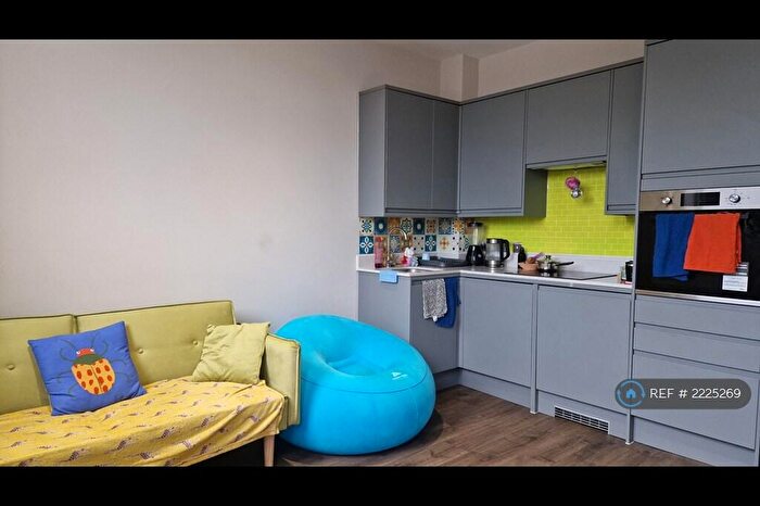 1 Bedroom Flat To Rent In Old Print House, Romford, RM1
