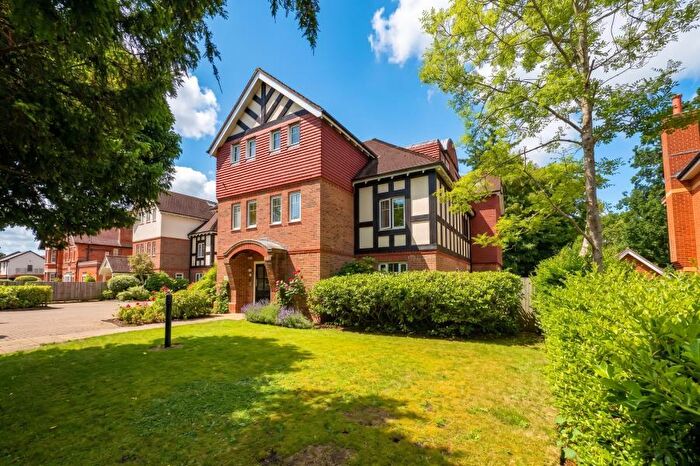 3 Bedroom Apartment To Rent In Woking, Surrey, GU22