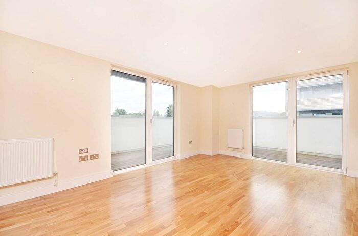 2 Bedroom Flat To Rent In Hatfield House, Greenwich, London, SE10