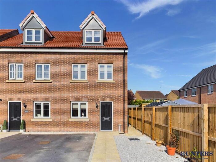3 Bedroom Town House For Sale In Robson Avenue, Pocklington, York, YO42
